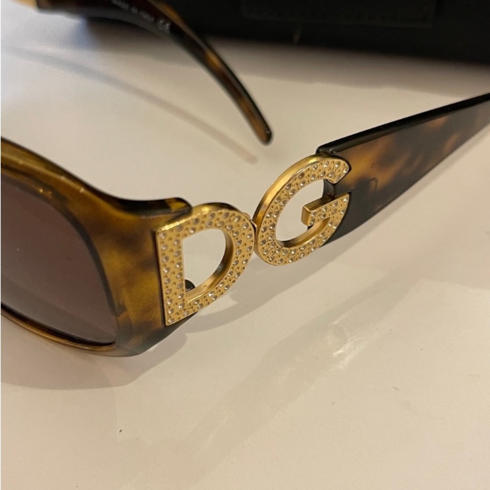 Authentic Dolce & Gabanna sunglasses, lightly used condition with no major flaws - Picture 2 of 5